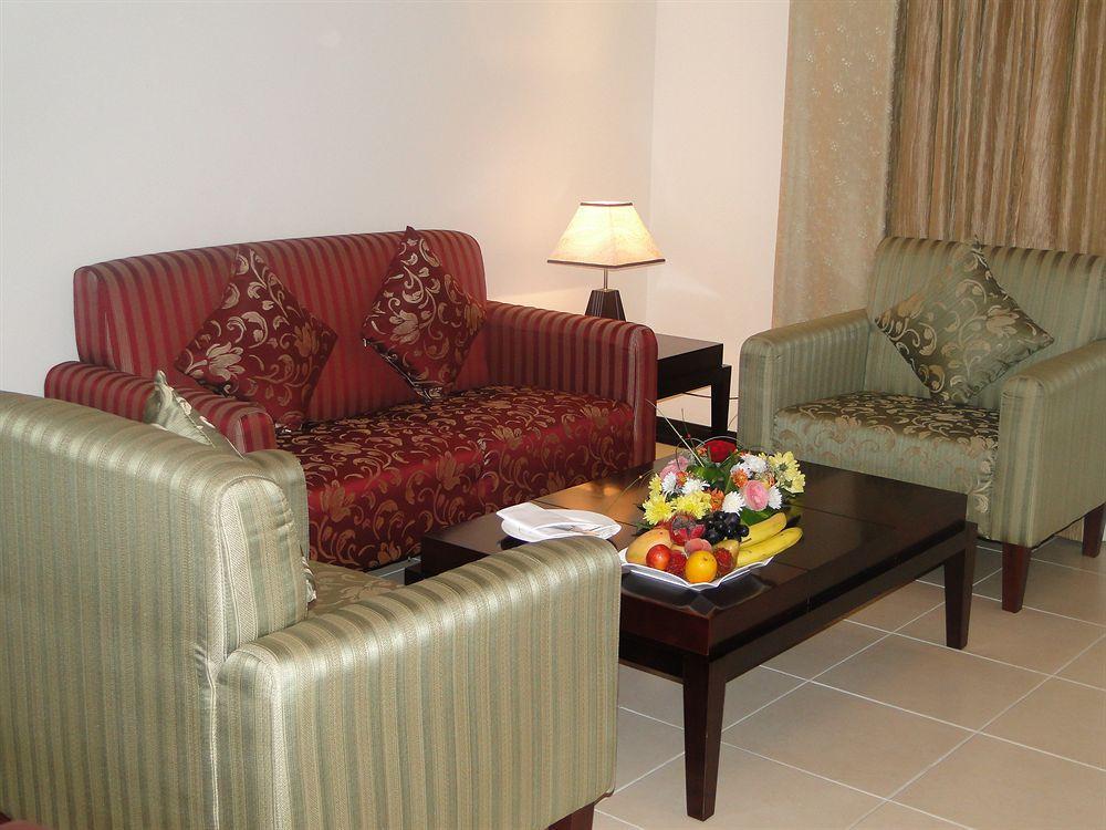 Ewan Ajman Suites Hotel Extérieur photo