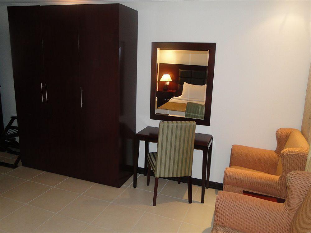 Ewan Ajman Suites Hotel Extérieur photo