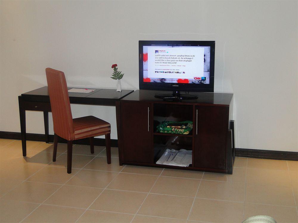 Ewan Ajman Suites Hotel Extérieur photo