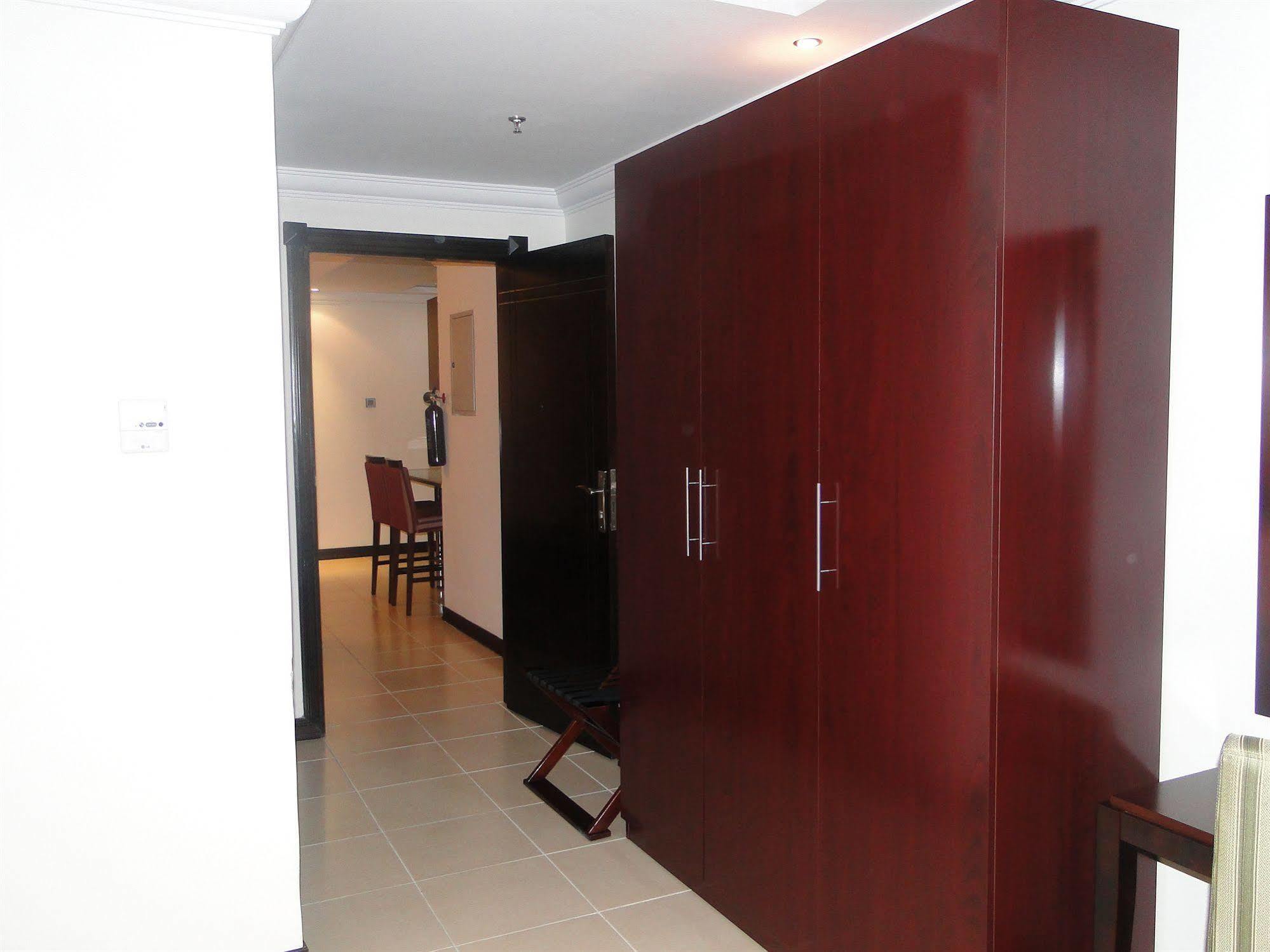 Ewan Ajman Suites Hotel Extérieur photo