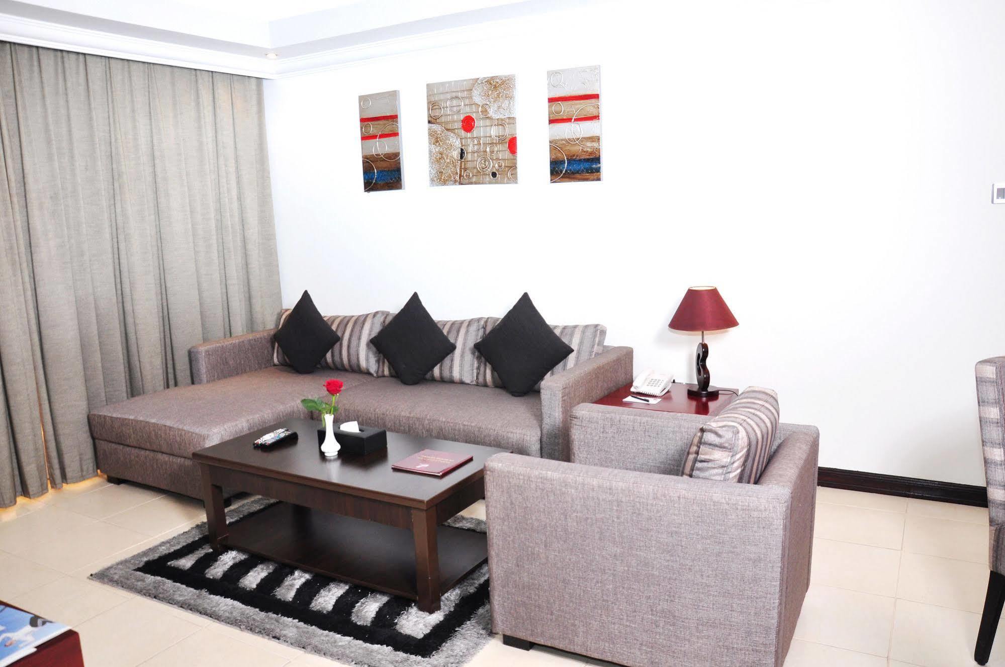 Ewan Ajman Suites Hotel Extérieur photo