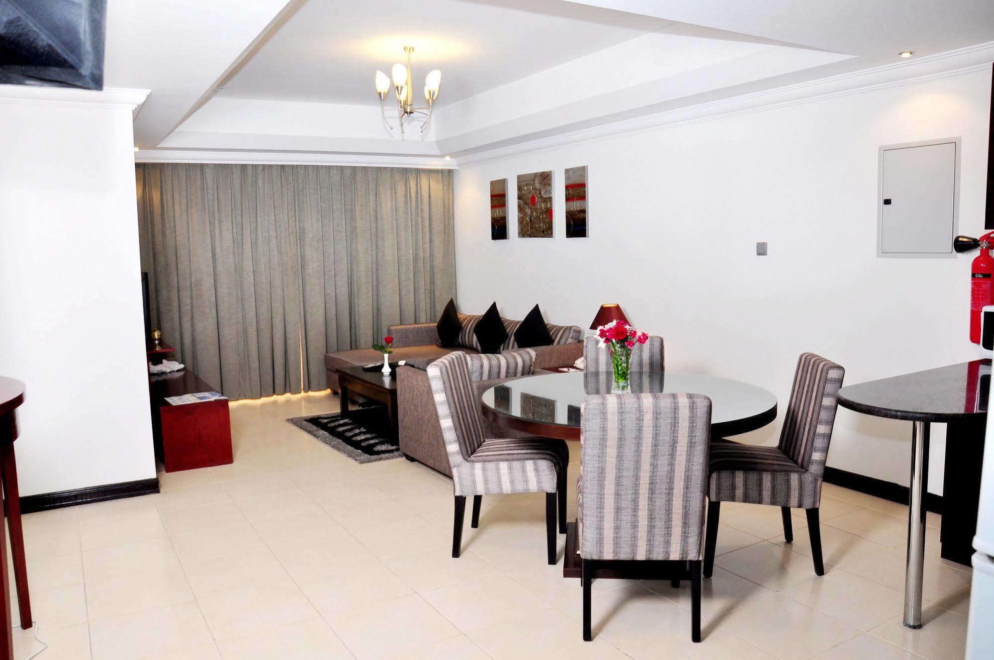 Ewan Ajman Suites Hotel Extérieur photo