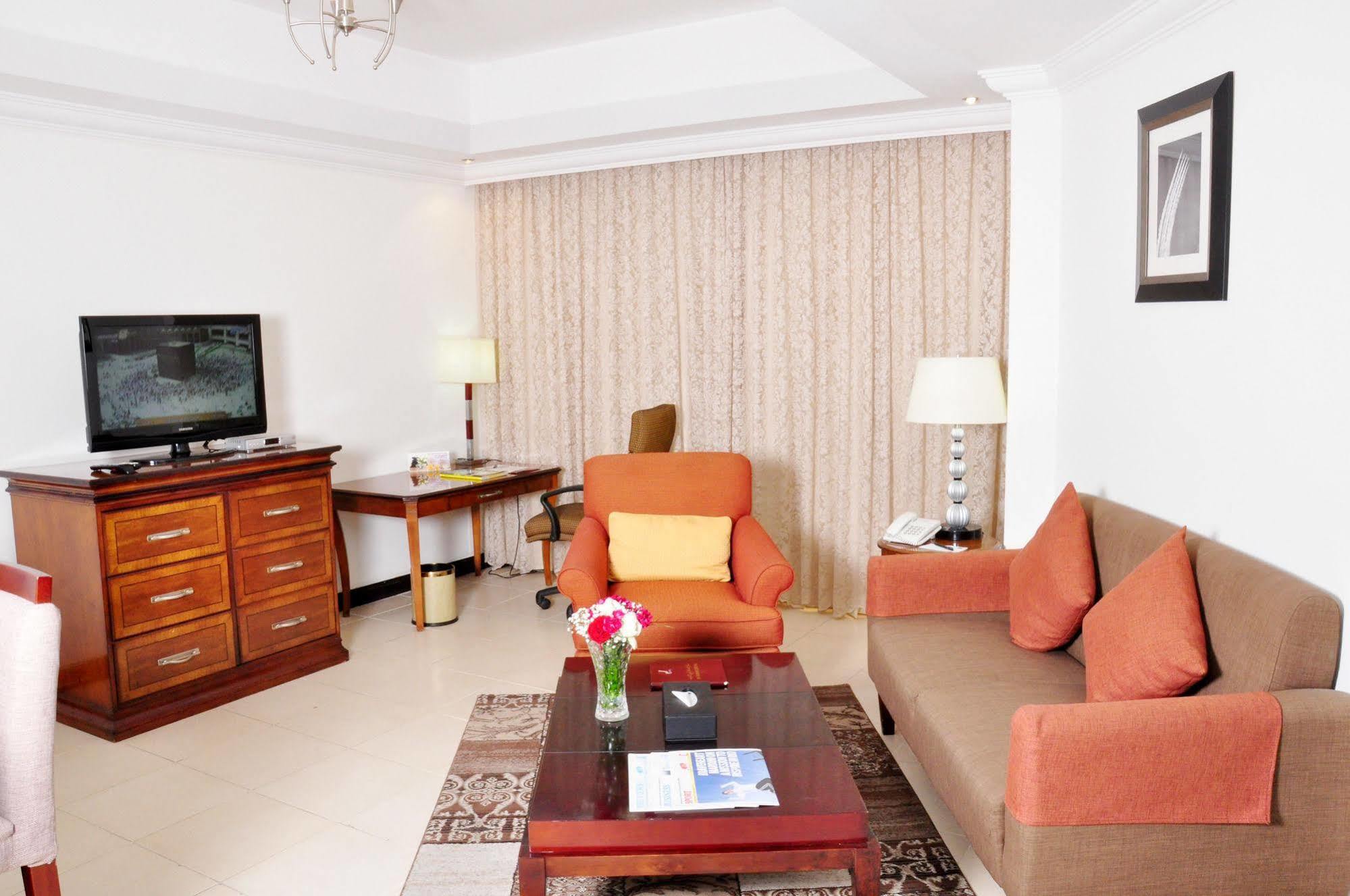 Ewan Ajman Suites Hotel Extérieur photo