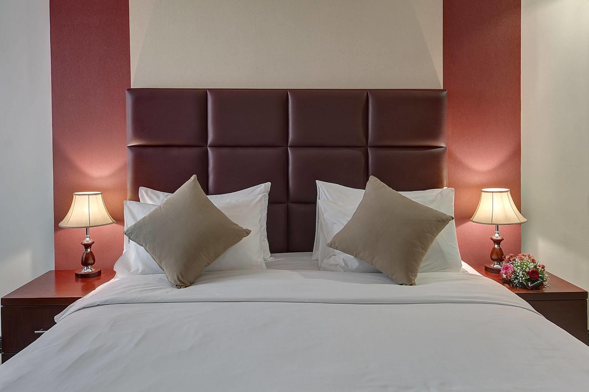 Ewan Ajman Suites Hotel Extérieur photo