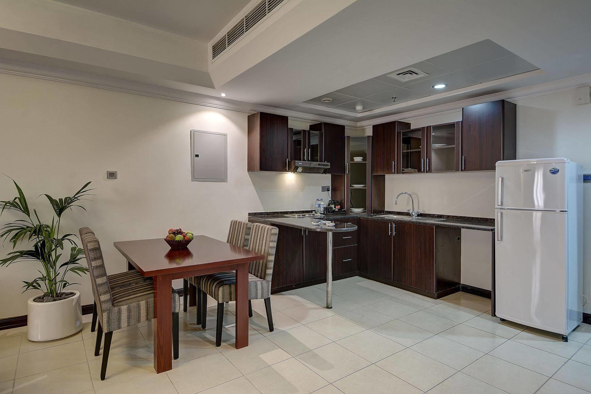 Ewan Ajman Suites Hotel Extérieur photo