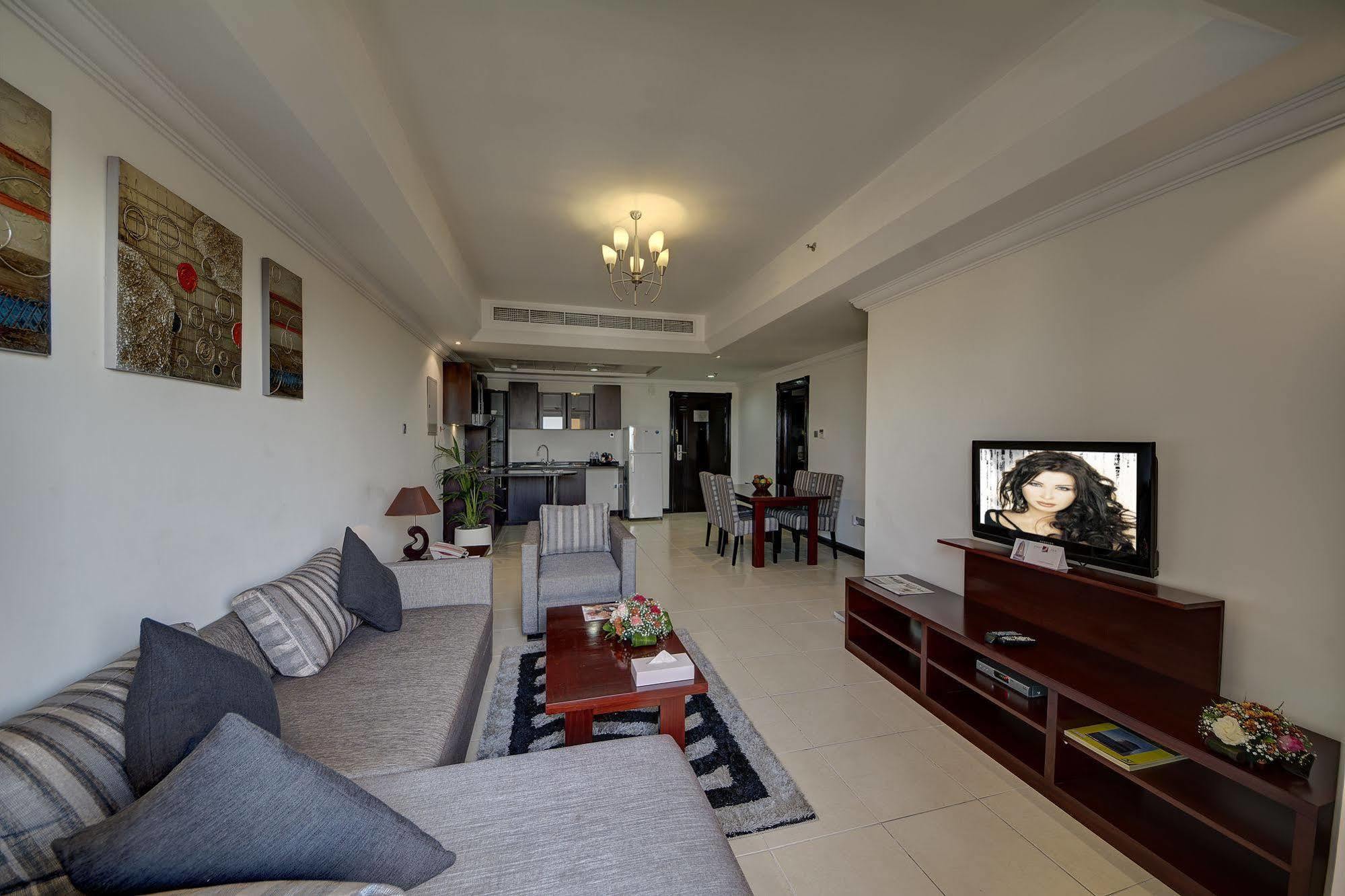 Ewan Ajman Suites Hotel Extérieur photo
